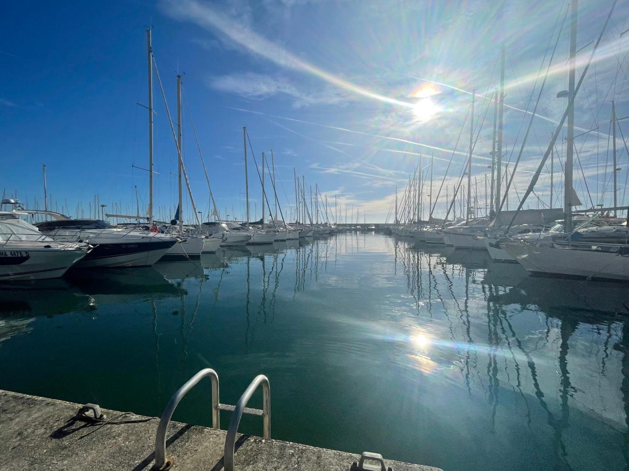 Superbe Appartement En Bord De Mer, Pres Du Centre Et Des Plages Menton Exterior foto